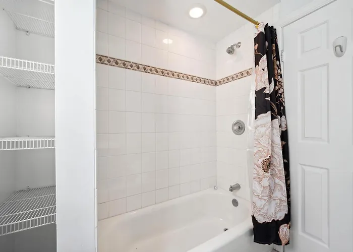Casa de férias Wrigley 4br Home, Sleeps 10 *