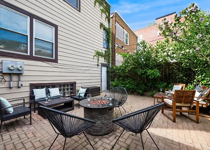 Wrigley 4br Home, Sleeps 10 * Chicago