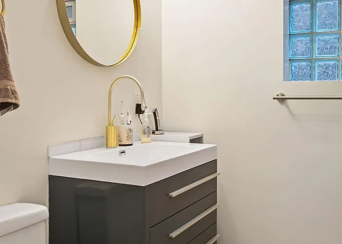Casa de férias Wrigley 4br Home, Sleeps 10 Chicago